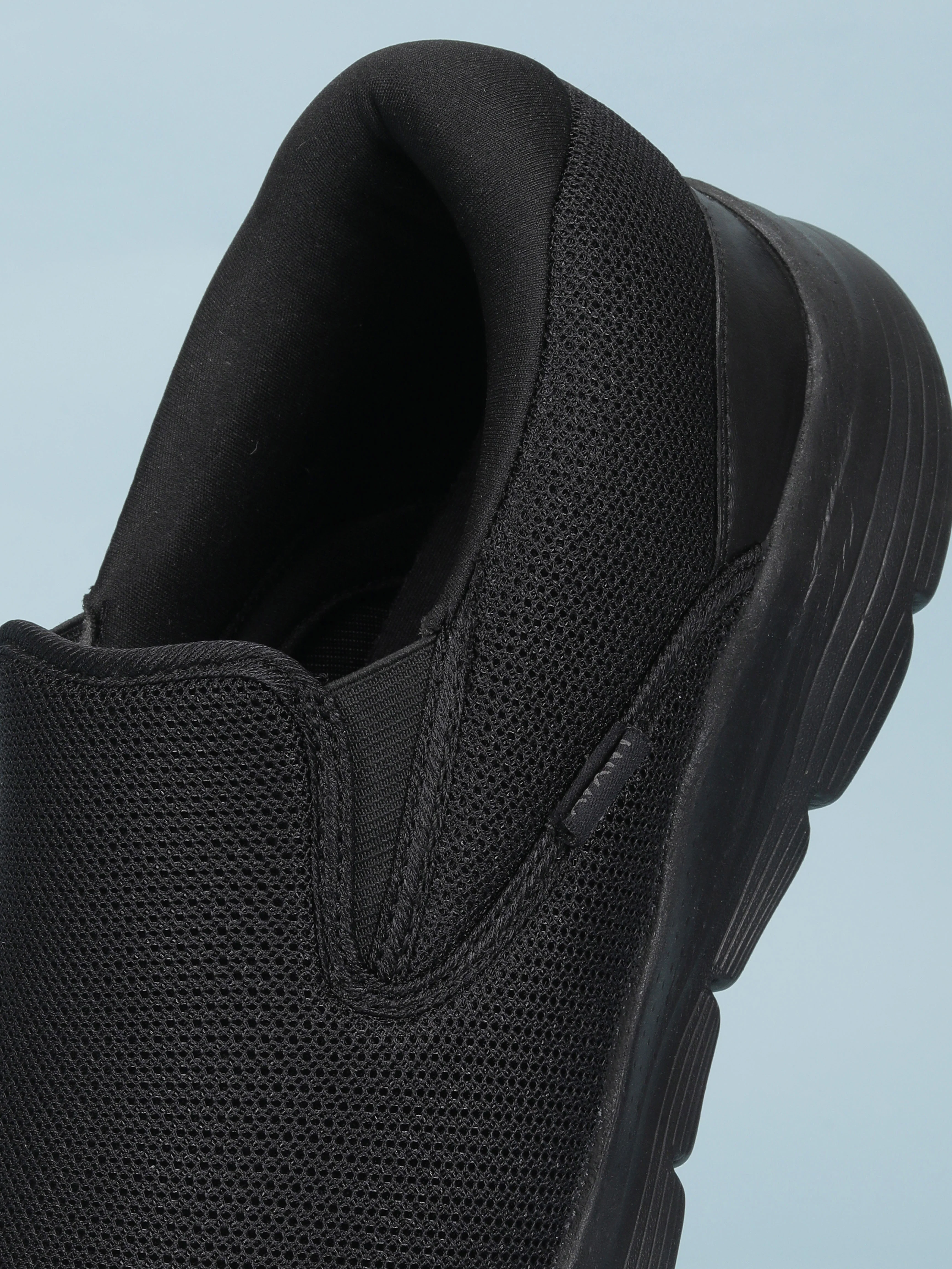 Avant Men's AirCruise Slip-On Walking Shoes - Black - Image 10