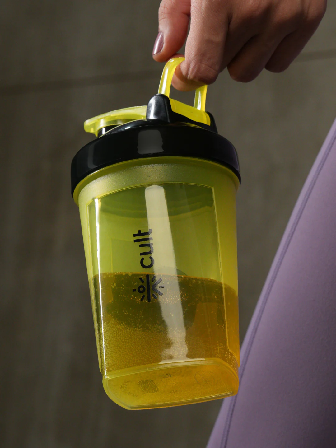 Cult On the Go Fitness kit with Resistance Band Yellow, Skipping Rope Grey, Yellow shaker 500 ml & Duffle Bag Black - Image 5