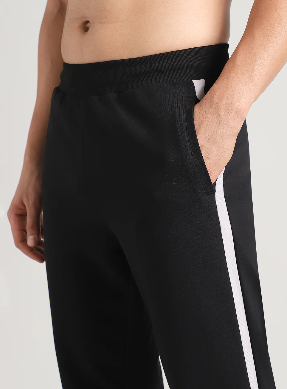 Men's Black Courtside Sporty Joggers - Image 7