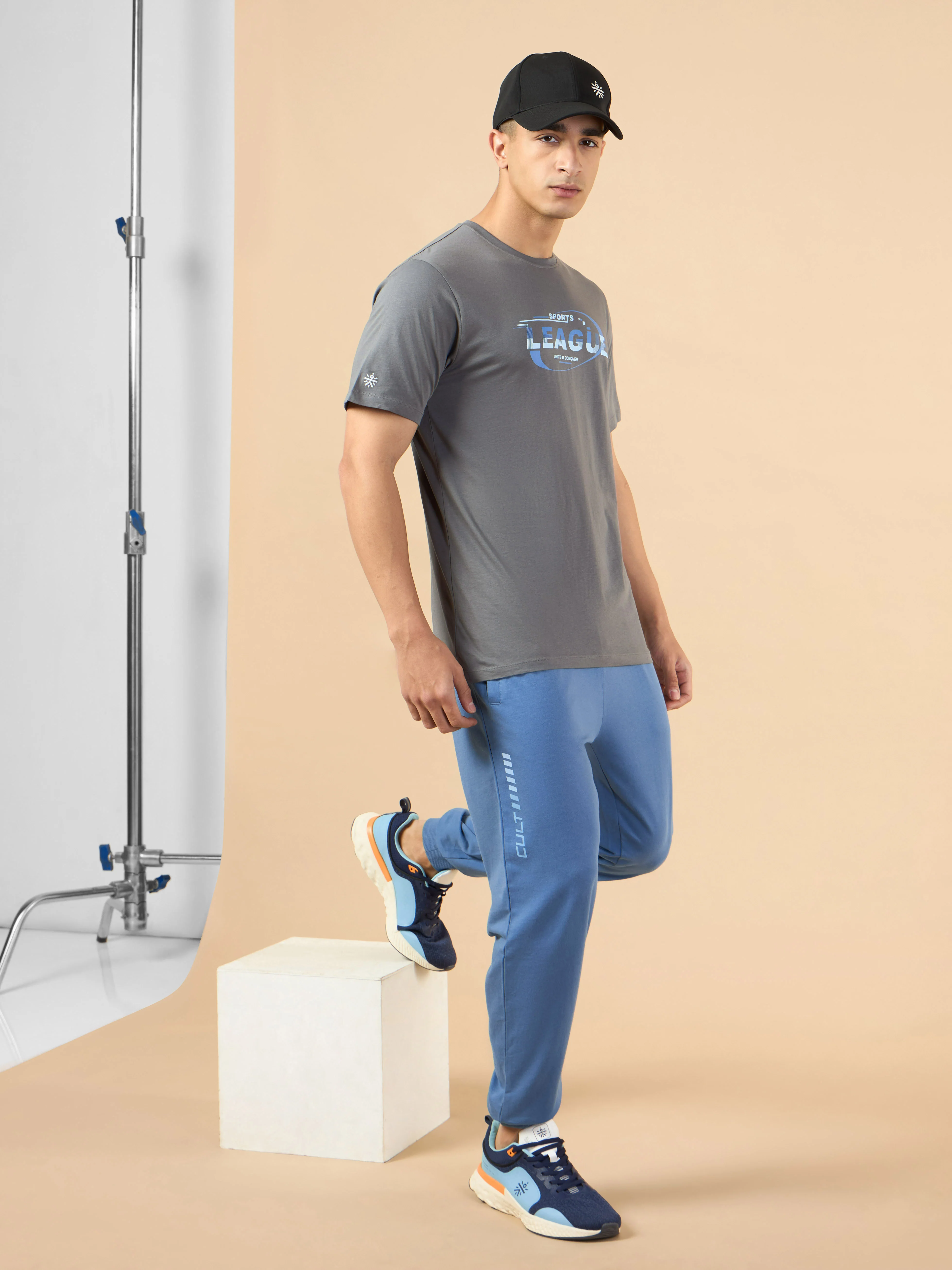 Men's Dark Grey Sports League Graphic T-shirt - Image 2