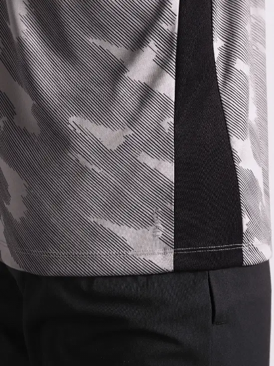 Men's Grey Urban Camo Running T-shirt - Image 9