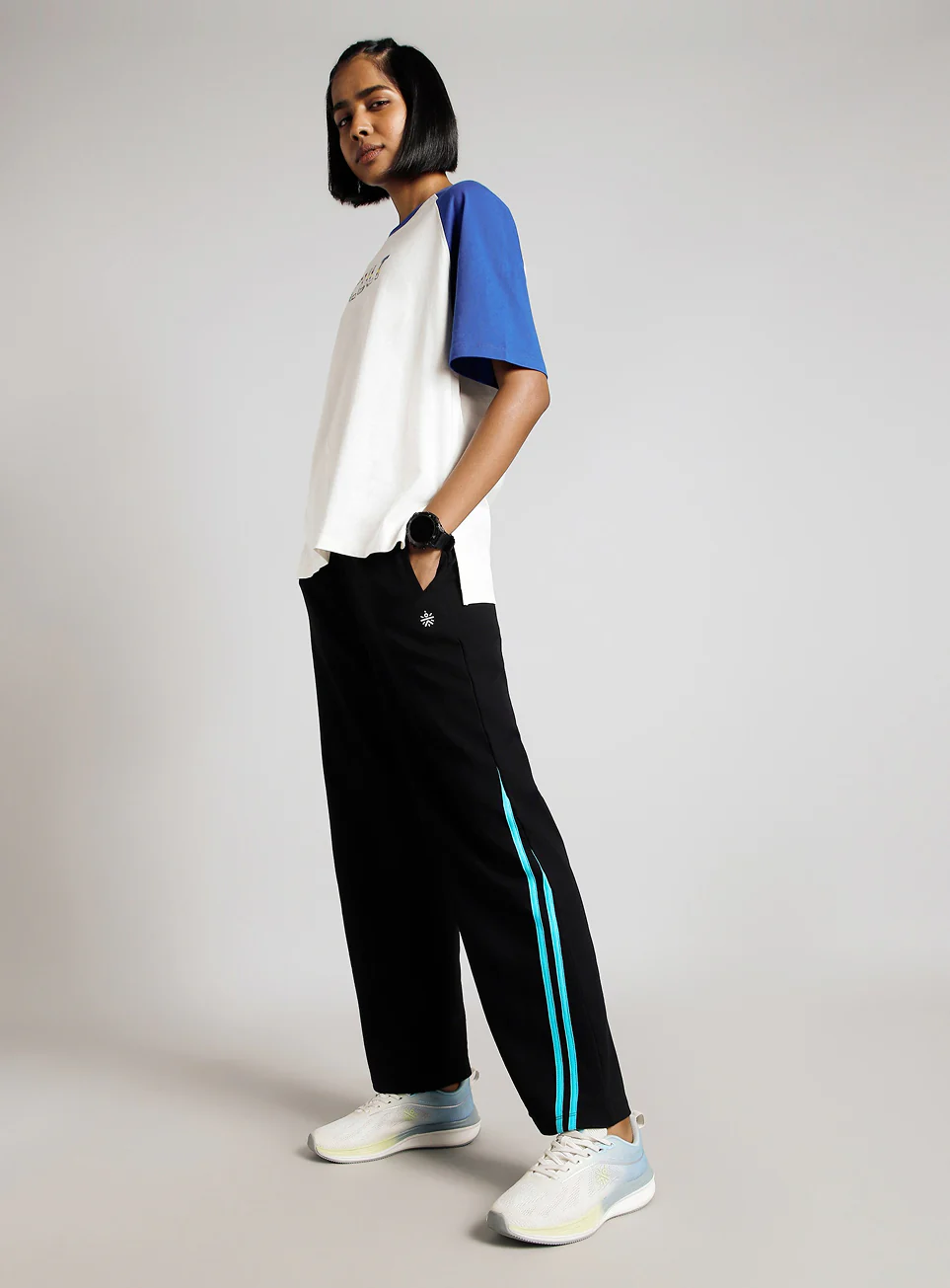 Women's Black Contrast Edge Straight Fit Trackpants - Image 2
