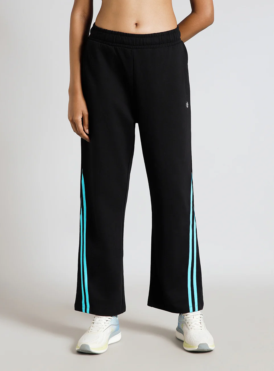 Women's Black Contrast Edge Straight Fit Trackpants - Image 4