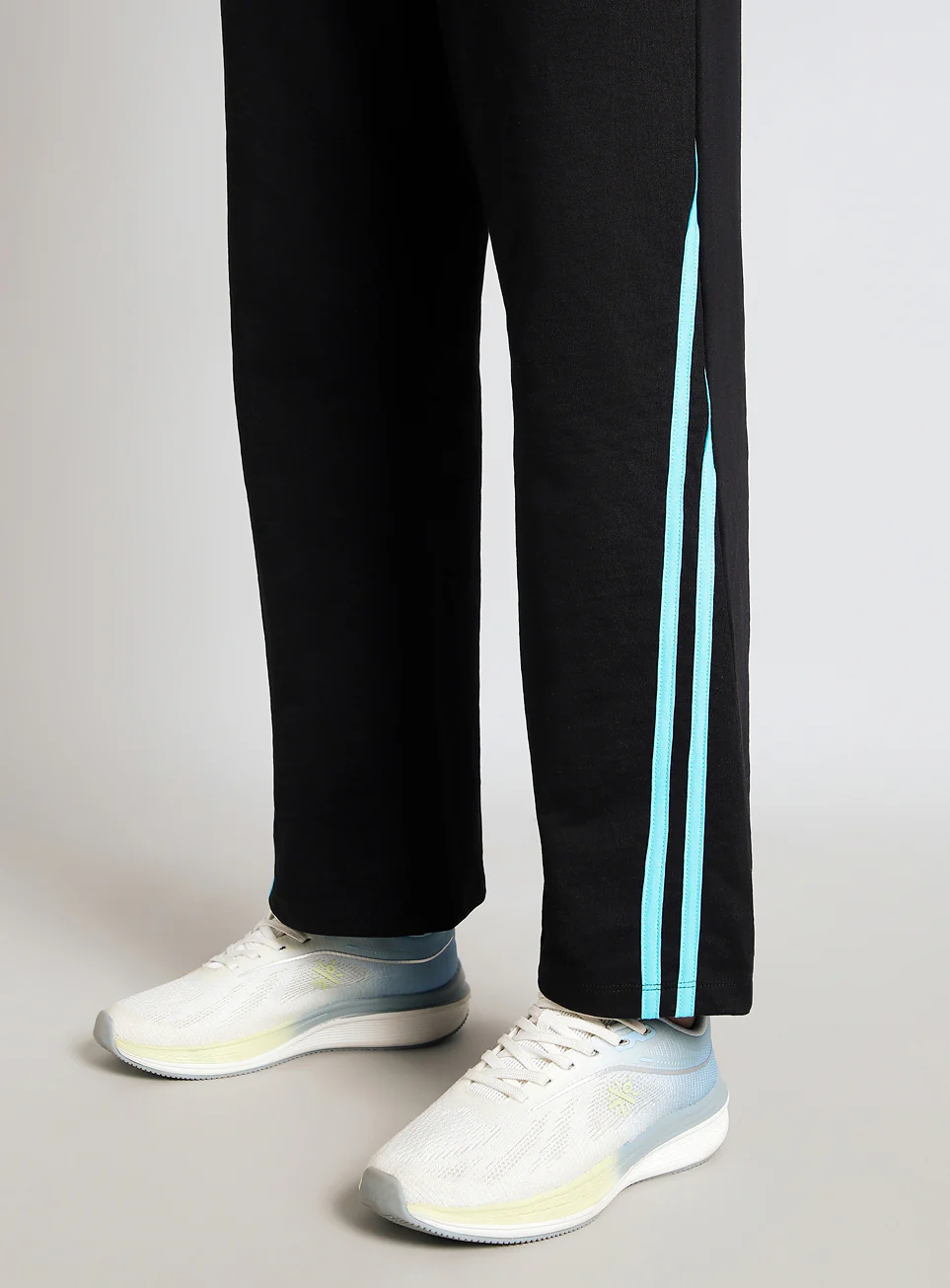 Women's Black Contrast Edge Straight Fit Trackpants - Image 8