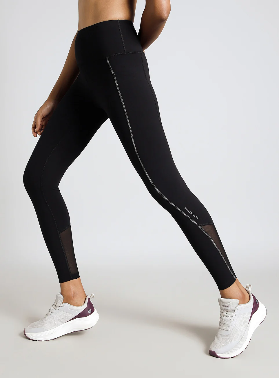 Women's Black Hyper Vent Running COMFlex Tights