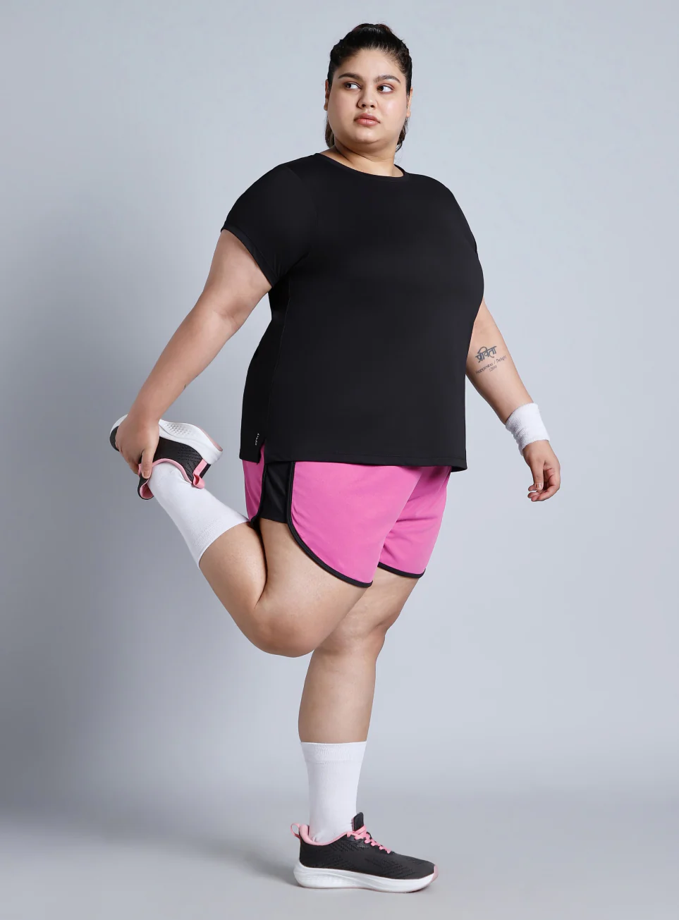 Women's Black Training Essential Plus Size Regular Fit T-shirt - Image 2