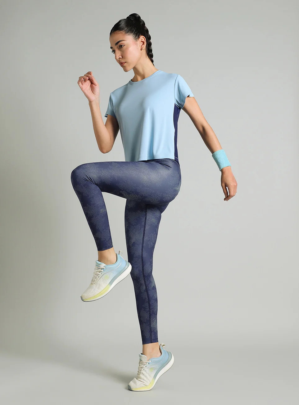 Women's Blue Colourblock Cropped Running T-shirt - Image 3
