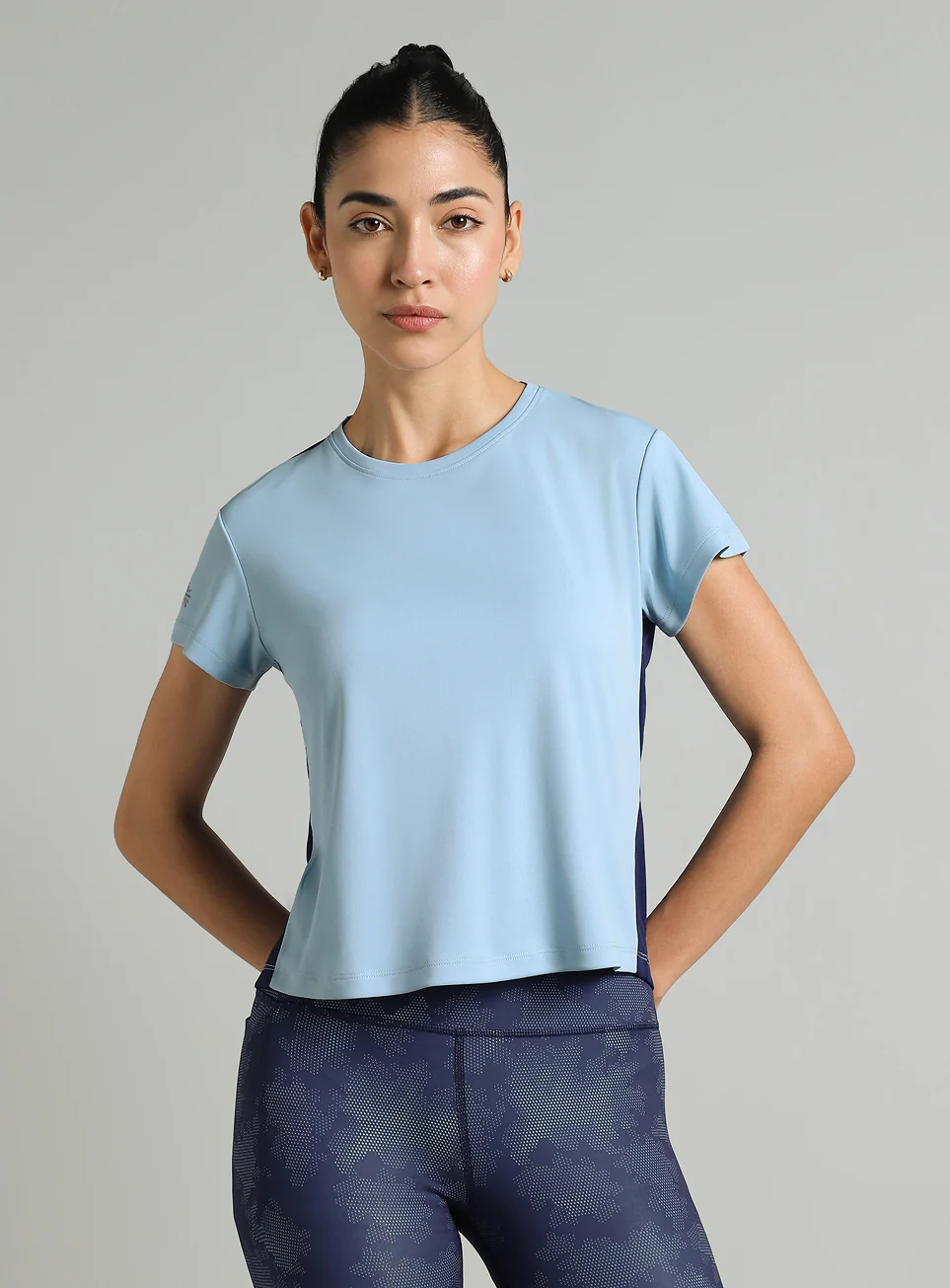 Women's Blue Colourblock Cropped Running T-shirt - Image 4