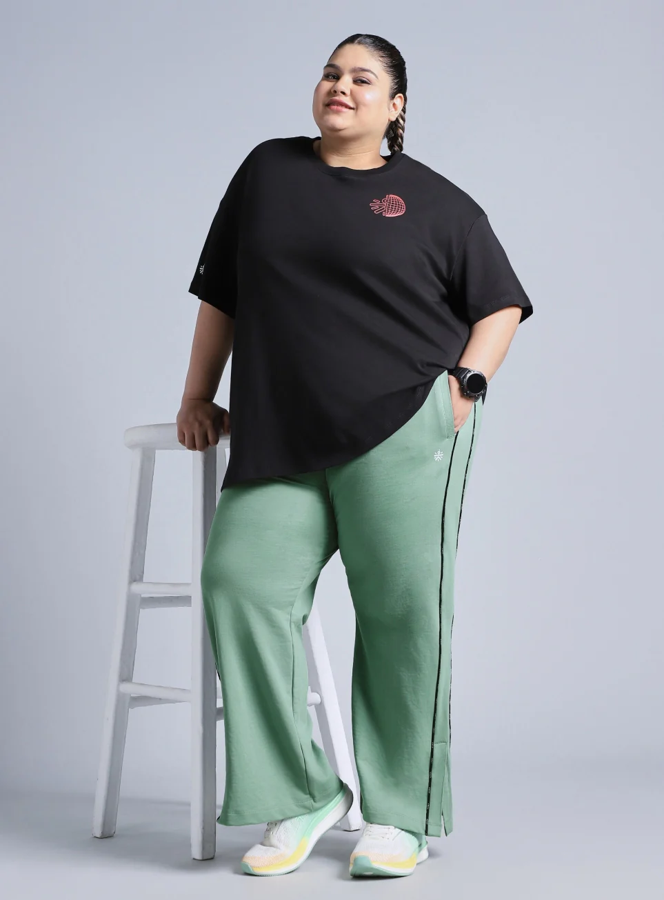 Women's Green Panelled Straight Fit Plus Size Trackpants - Image 2